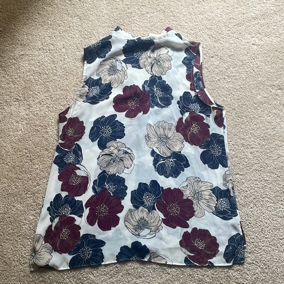 Sleeveless, Floral, Ann Taylor Blouse - Picture 3 of 3